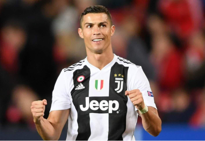 扑救率85.2%场均丢球0.57，斯维拉尔两项数据五大联赛门将第一（斯维拉尔以85.2%扑救率和场均0.57失球领跑五大联赛门将）