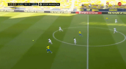 1996年，55岁的贝利还在踢足球（1996年，55岁的贝利依旧征战绿茵场）