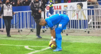 后防核心，萨利巴当选阿森纳vs水晶宫全场最佳球员（萨利巴镇守后防，当选阿森纳对水晶宫全场最佳）