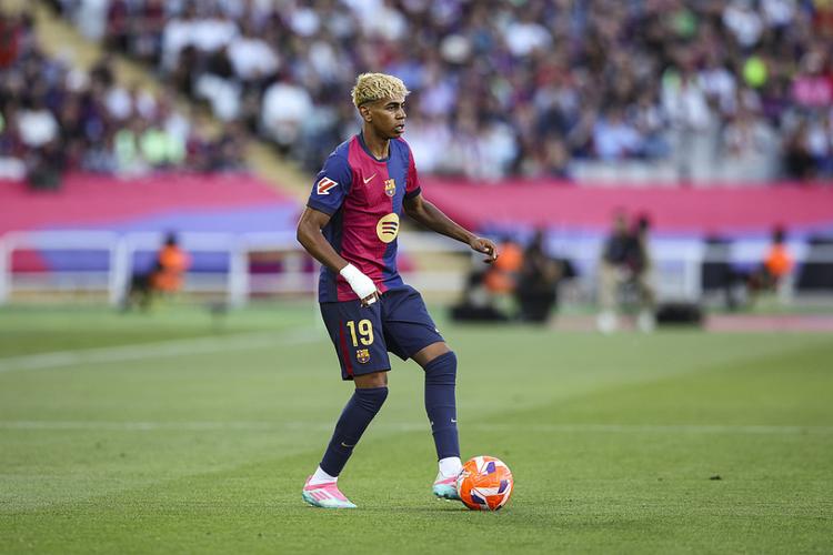 篮球湖人超级替补连续三场得分上双（湖人板凳奇兵三连场得分上双）