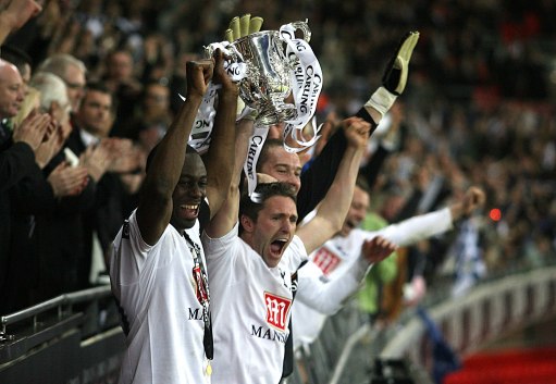 ATP总决赛第2日综述：弗里茨横扫穆塞蒂，辛纳室内硬地27连胜（ATP年终总决赛第2比赛日战报：弗里茨轻取穆塞蒂，辛纳室内硬地连胜刷新至27场）