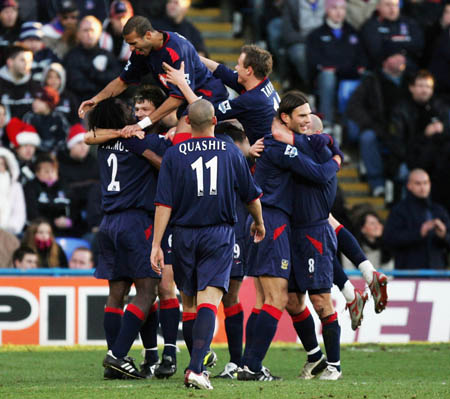 连输埃因霍温、本菲卡，那不勒斯队史首次遭遇欧冠客场连败（先后不敌埃因霍温与本菲卡 那不勒斯欧冠客场队史首次连败）