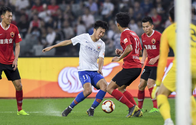 亚泰官方：对刘议阳实施“三停”；此前他被女友控诉出轨、裸聊（长春亚泰官宣对刘议阳执行“三停”，其此前遭女友指控出轨与裸聊）