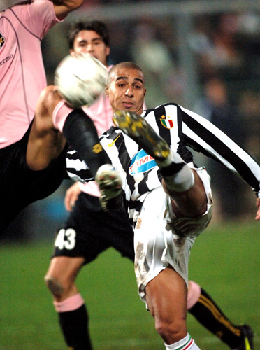 本泽马：阿隆索做不了什么，皇马球员要更多考虑团队而不是自我（本泽马：阿隆索可做有限，皇马球员应以团队为先而非自我）