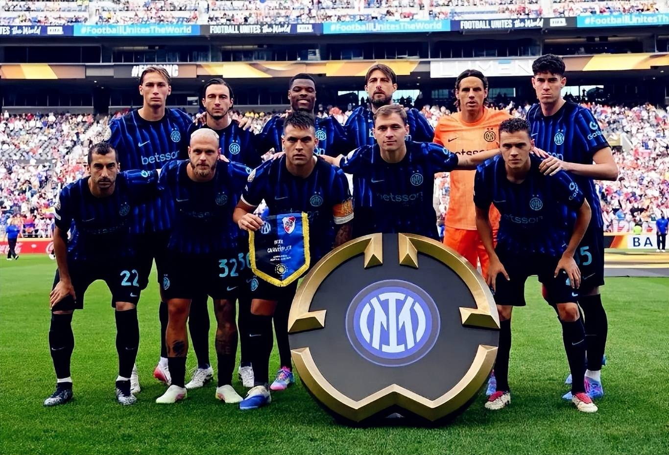 半场战报：塞尔塔2-3巴萨，莱万梅开二度，亚马尔破门（半场速递：巴萨3-2领先塞尔塔，莱万梅开二度，亚马尔建功）