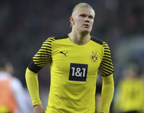 炸鱼来了，比朔夫戴帽、卡尔双响助德国U21队6-0大胜（德国U21 6-0大胜：比朔夫上演帽子戏法，卡尔梅开二度）