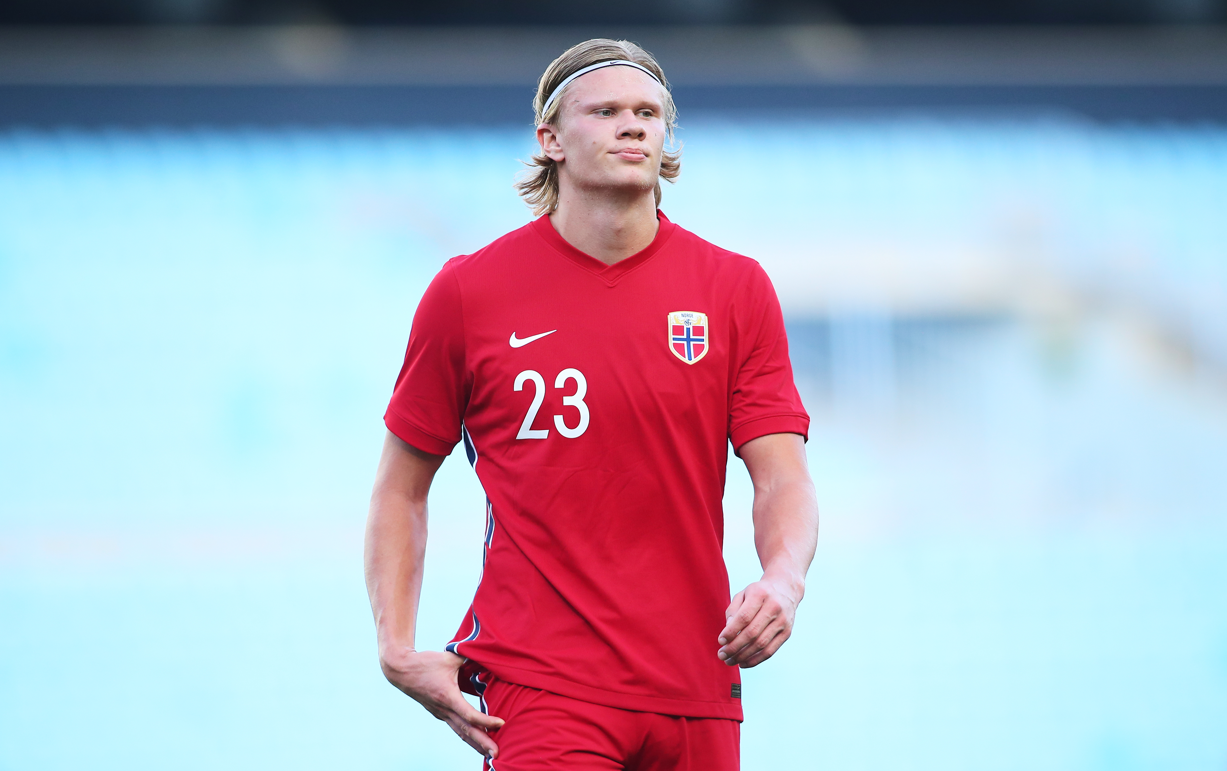 阿斯：西足协主席介入亚马尔事件；国家队和巴萨队医关系不睦（阿斯：西足协主席出面调停亚马尔风波，国家队与巴萨队医关系紧张）