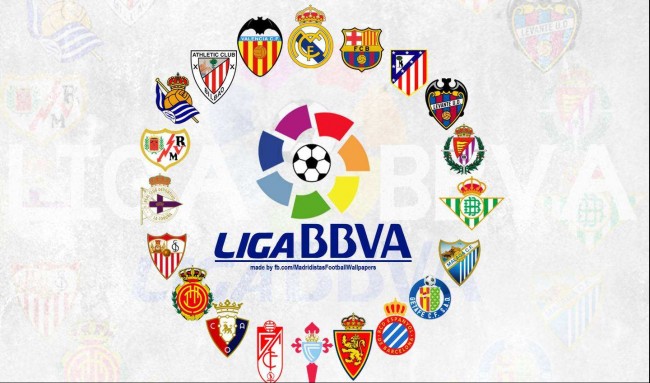 你给多少分？法鹰旧将特拉普和妻子高难度动作秀恩爱（打几分？前法鹰旧将特拉普与妻子上演高难度花式秀恩爱）