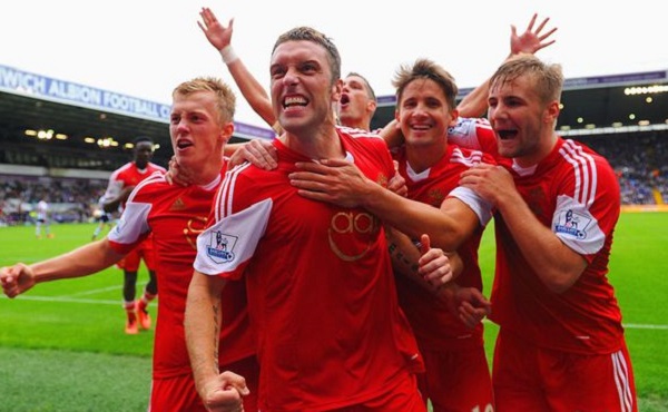 足球国足新星连续两轮破门，迅速走红（国足小将两轮连破门，人气飙升）