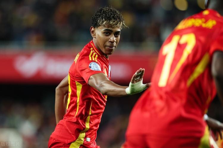 每体：巴萨计划与卡萨多涨薪续约，双方不久后将进行谈判（每体：巴萨将与卡萨多加薪续约，双方谈判在即）