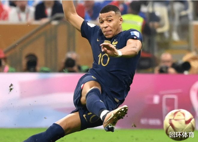 欧文突破防守助攻队友制胜（欧文强突分球助队友锁定胜局）