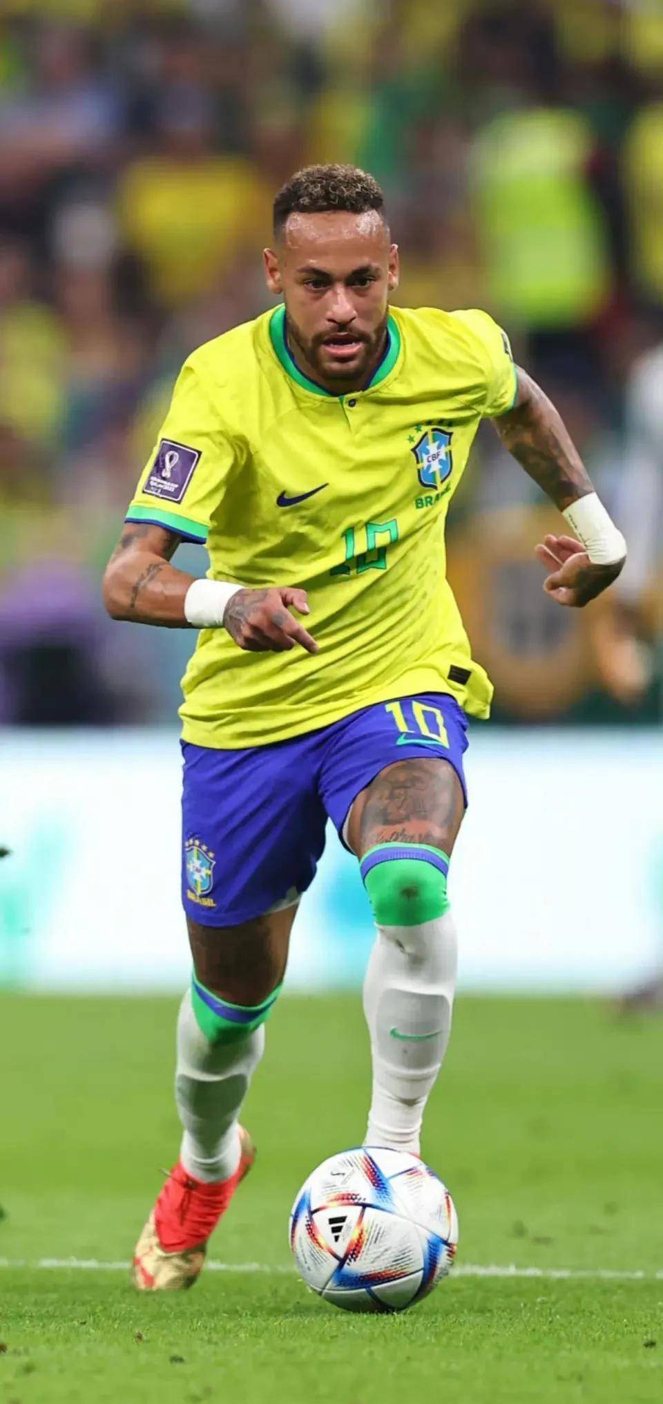 亚马尔：外界一直在说我的腹股沟痛和心情不好，那些全是假的（亚马尔辟谣：关于腹股沟疼痛与情绪不佳的说法并不属实）