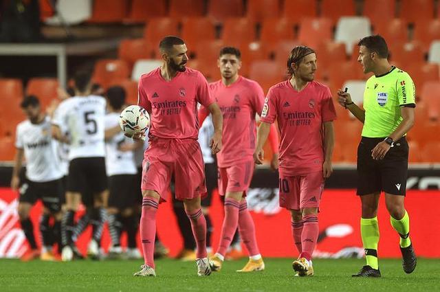 德甲替补戴帽，凯恩是继9分钟5球的莱万之后拜仁第二人（德甲替补戴帽！凯恩成继莱万9分钟五球后拜仁第二人）